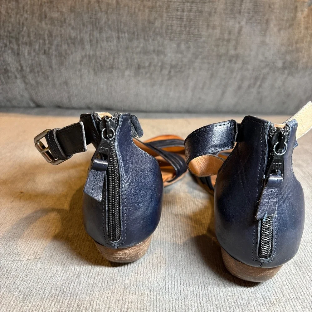 Miz Mooz Navy Leather Cassie Sandals, Sz 39 - Picture 3 of 6